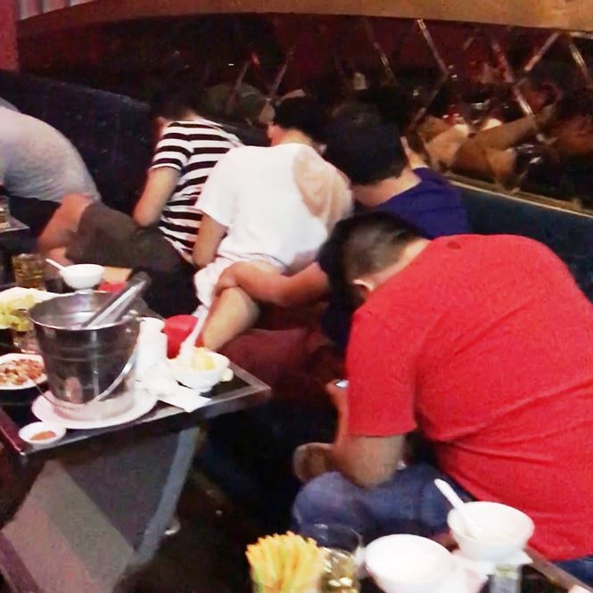 Hàng chục tiếp viên múa khiêu dâm trong nhà hàng trung tâm Sài Gòn Hàng chục tiếp viên múa khiêu dâm trong nhà hàng trung tâm Sài Gòn
